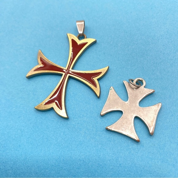 Knight's Templar Red Cross Pewter & Black Silver Cross Pendants - Picture 2 of 8